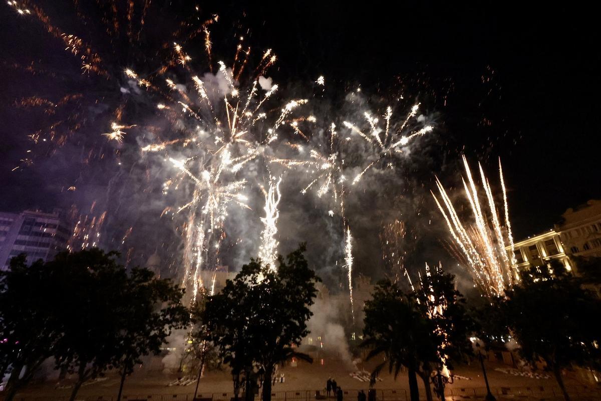 La pirotecnia echa el cierre a la Gran Fira de València