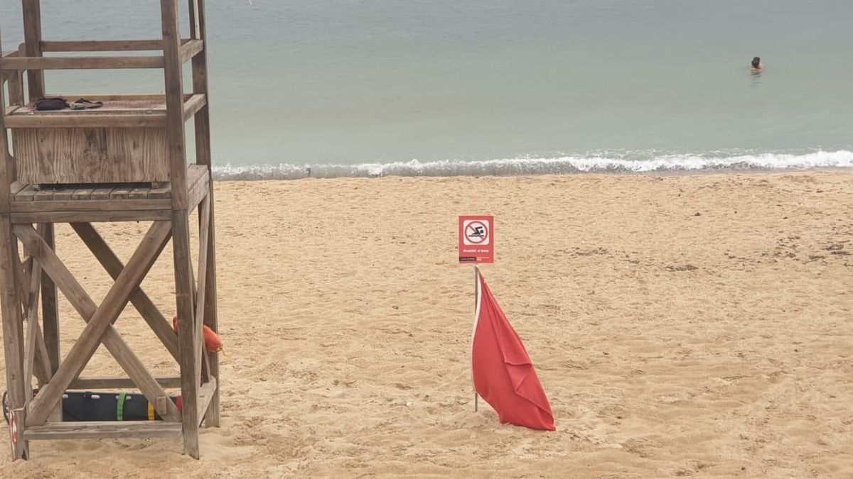 Señalizan con la bandera roja las playas de Can Pere Antoni y Ciudad Jardín por el vertido de aguas mixtas.