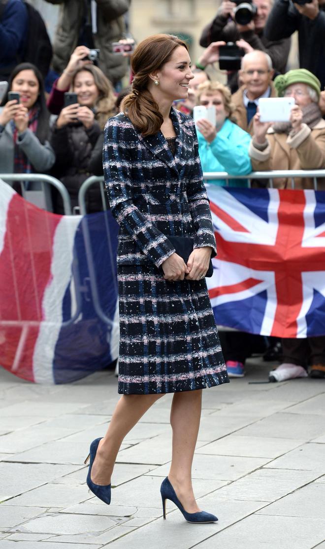 Kate Middleton con abrigo de Erdem en Manchester