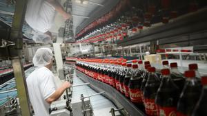 Una fábrica de Coca-Cola. 