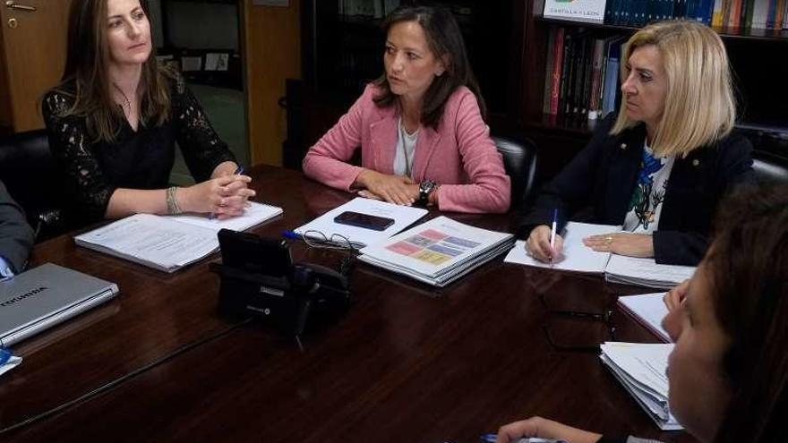 Un momento del encuentro mantenido en la delegación.