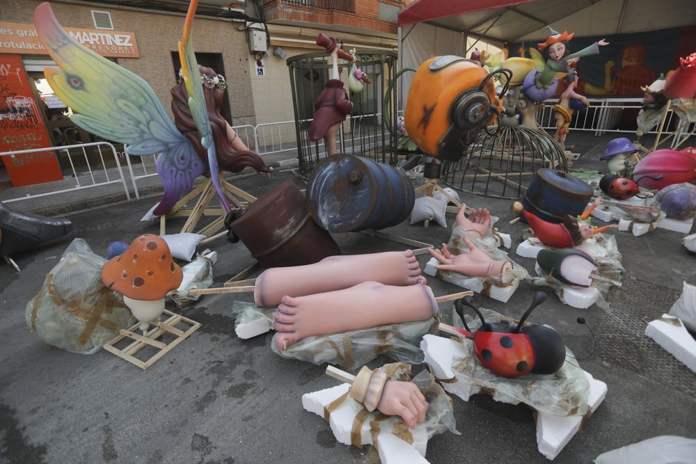 La Falla de la Plaza Rodrigo del Port de Sagunt toma forma