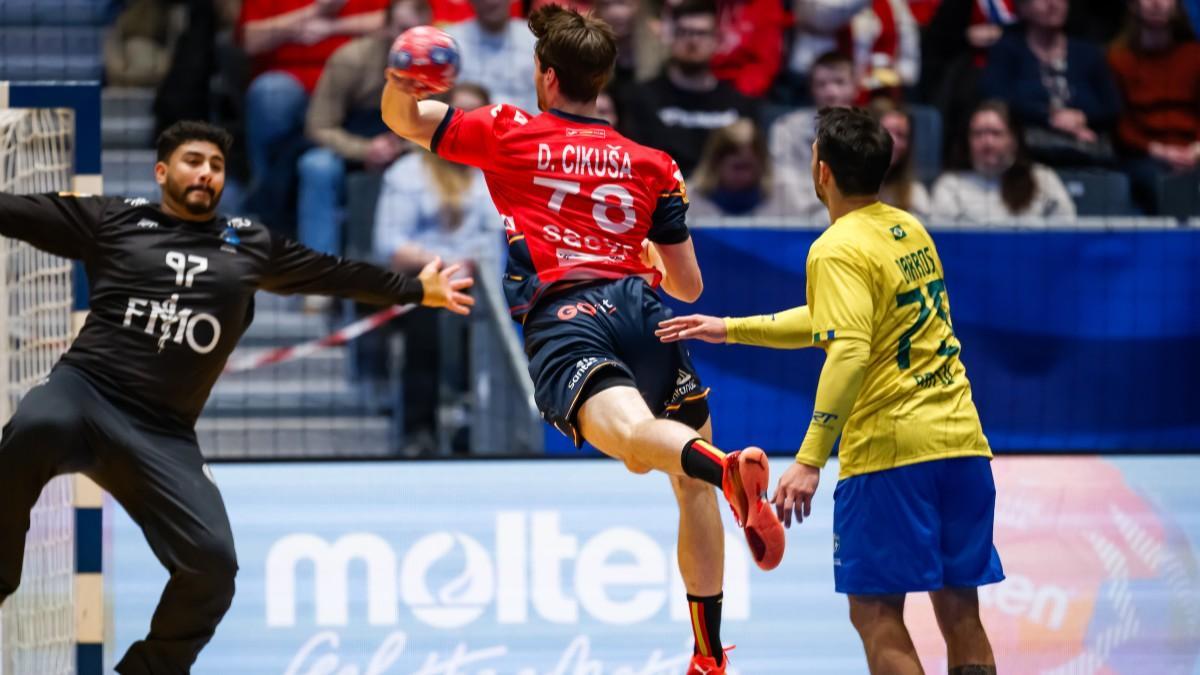 Djordje Cikusa, durante un partido