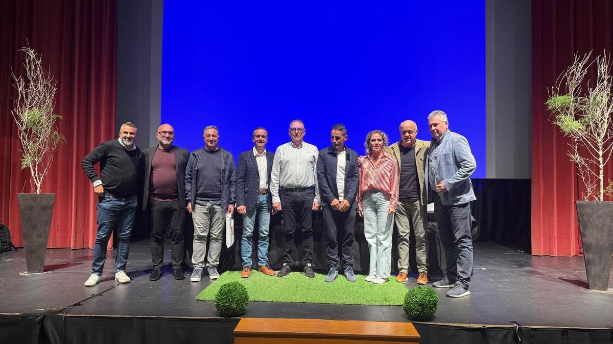 Participantes en la conferencia sobre juego limpio en el fútbol, celebrada en Canals.