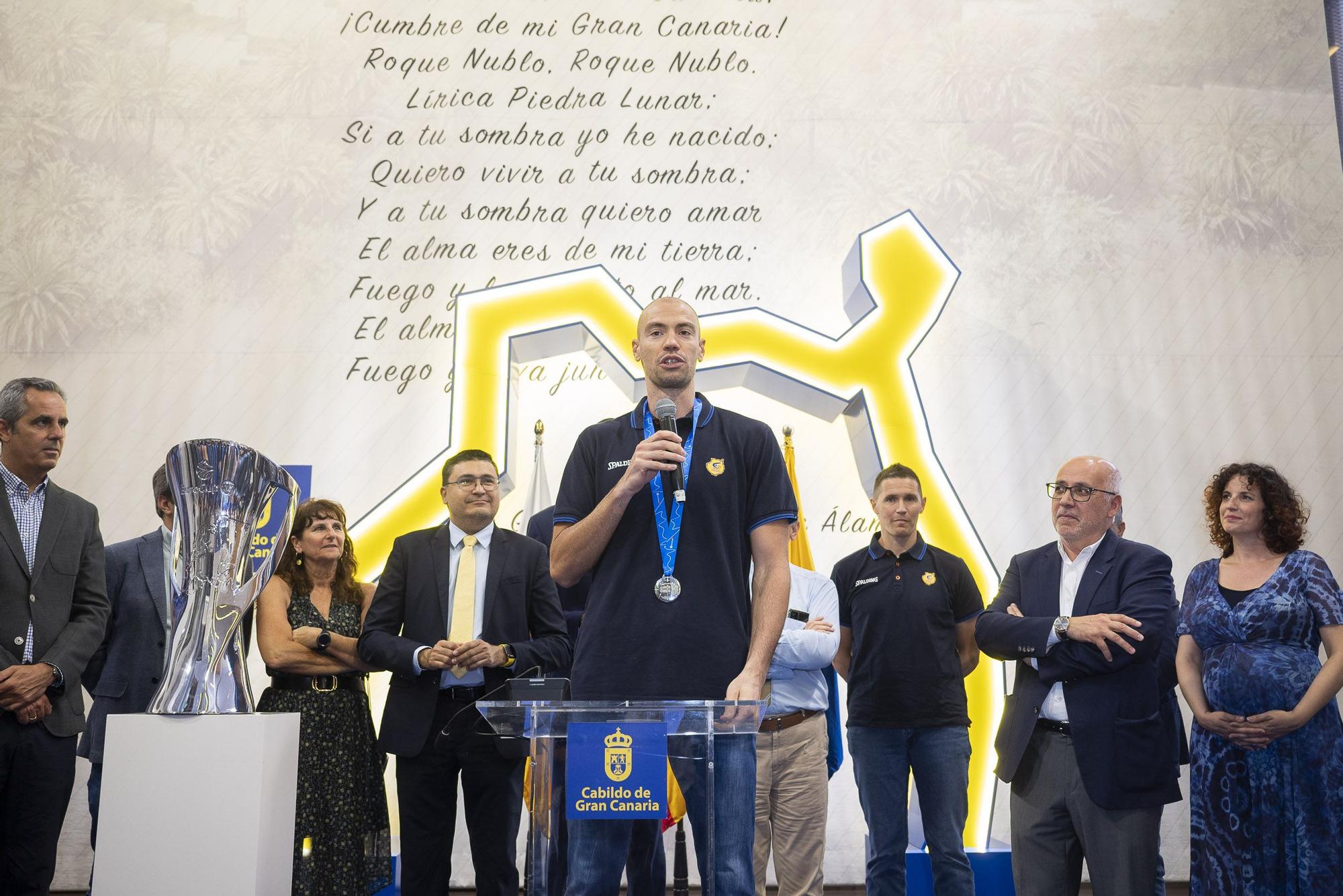 Celebración de la Eurocopa del CB Gran Canaria en el Cabildo grancanario