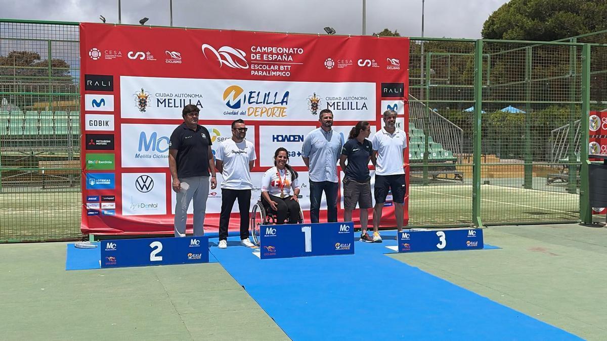 Milagros Dayana Fajardo González en el podio