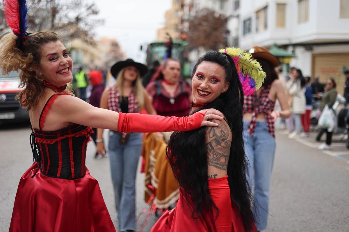 Búscate en las imágenes de la rúa de Carnaval de Ibiza