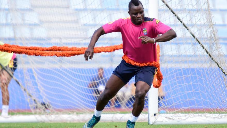 Wakaso Mubarak durante un pasado entrenamiento en las instalaciones del estadio Municipal de San Fernando