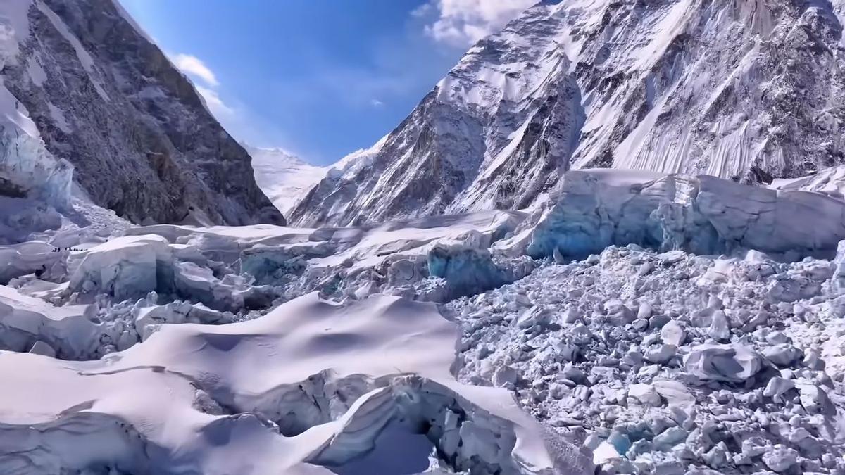 Escena grabada durante el ascenso del dron al Everest