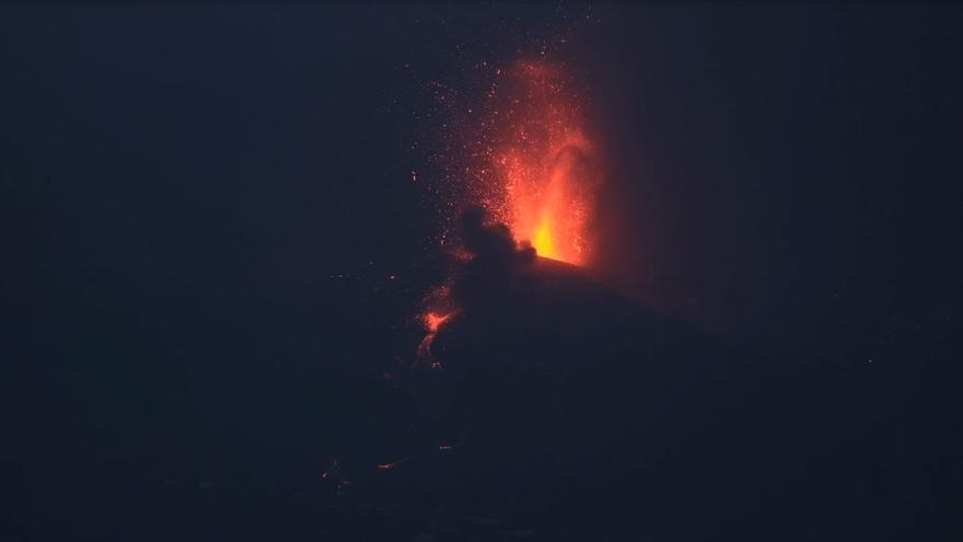 El rumor del volcán de La Palma en la tercera noche de erupción