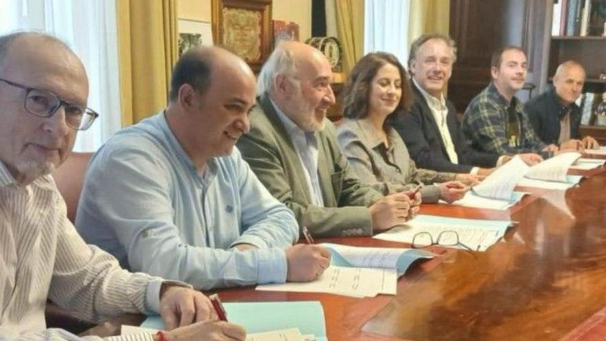 Representantes de los siete municipios, en Teruel. | SERVICIO ESPECIAL