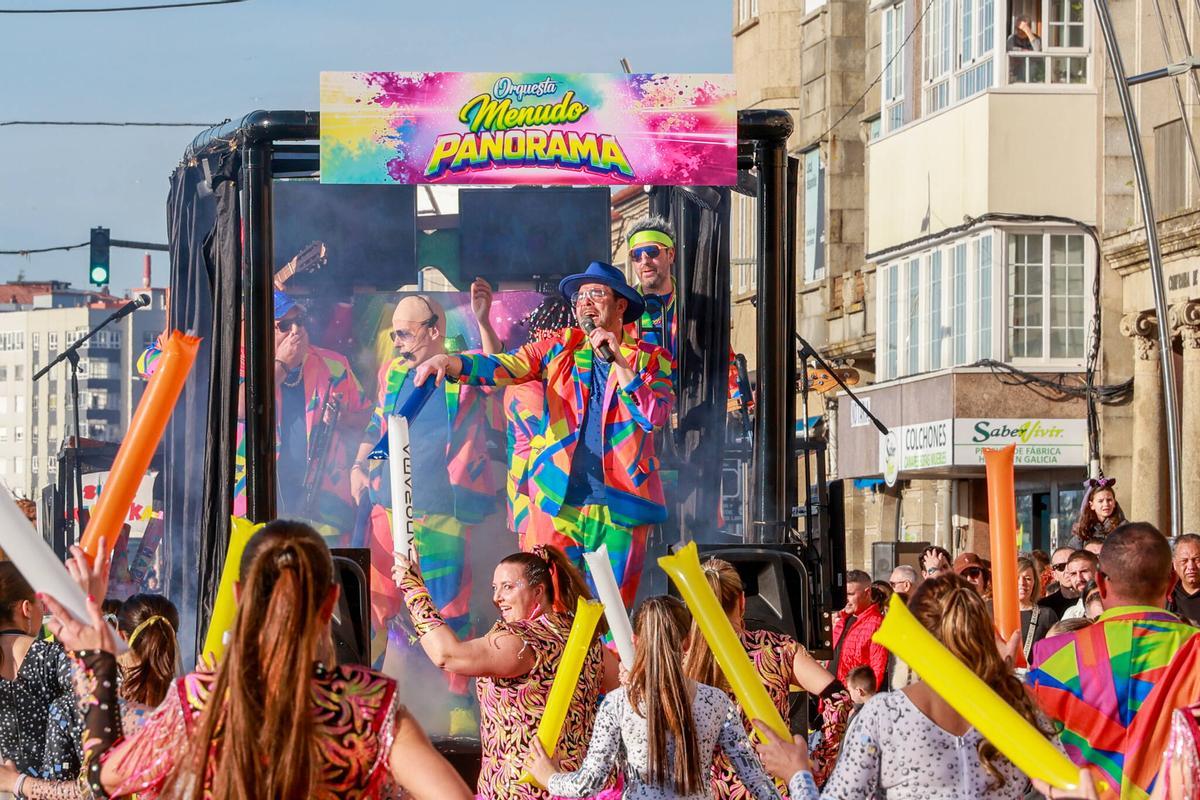 Una de las carrozas que participó en el desfile de Cambados.