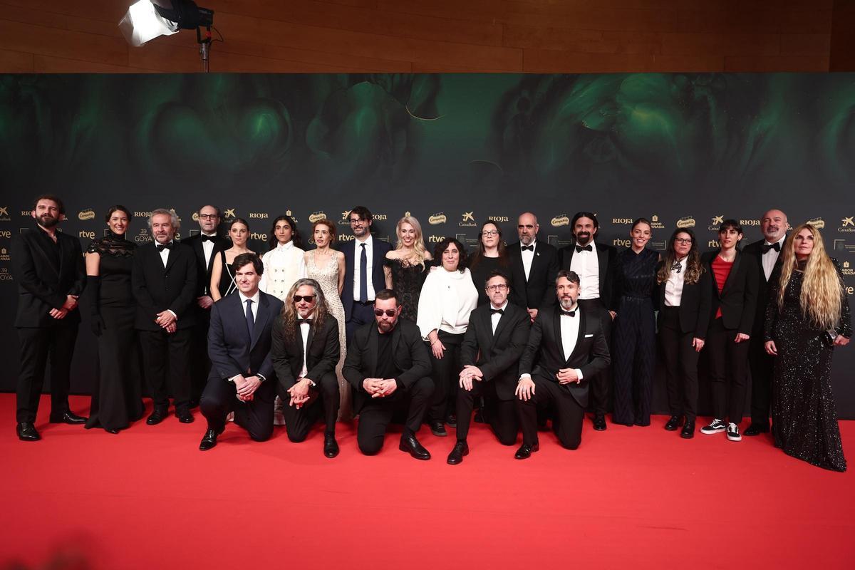 El equipo de La Infiltrada posa en la alfombra roja de la 39º edición de los Premios Goya, en el Palacio de Exposiciones y Congresos de Granada, a 8 de febrero de 2025, en Granada, Andalucía (España). Los galardones son otorgados de manera anual por la
