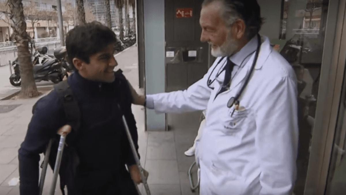 Jorge Martin, con el doctor Angel Charte en el Hospital Quirón Dexeus de Barcelona