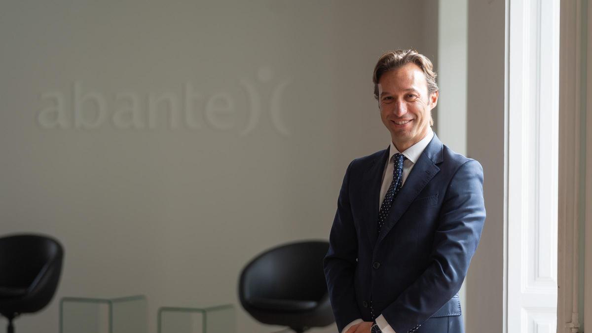 Álvaro Lana es el director de Abante en Aragón, asesoría financiera independiente con oficina en Zaragoza.