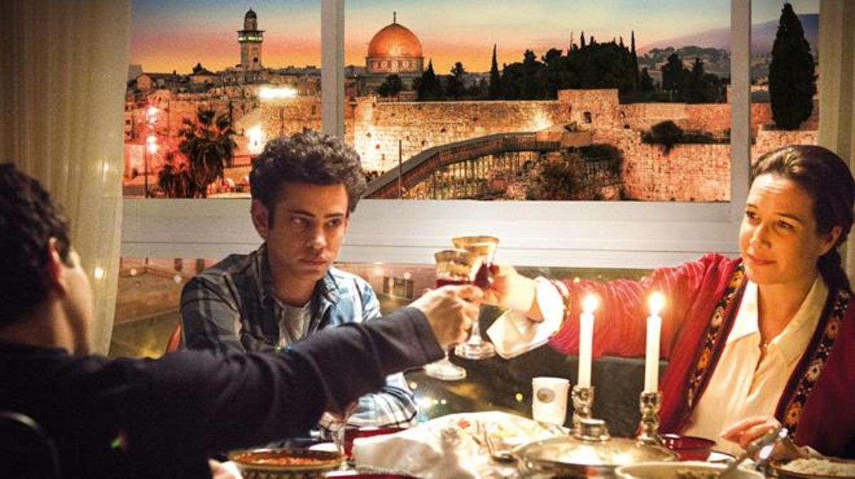 Tràiler de ’Mis hijos (Dancing arabs) (2014)’.