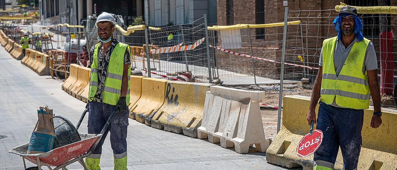 Trabajadores de la construcción, en una obra de Barcelona.