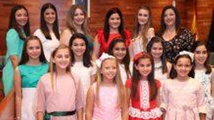 Las candidatas infantiles y mayores.