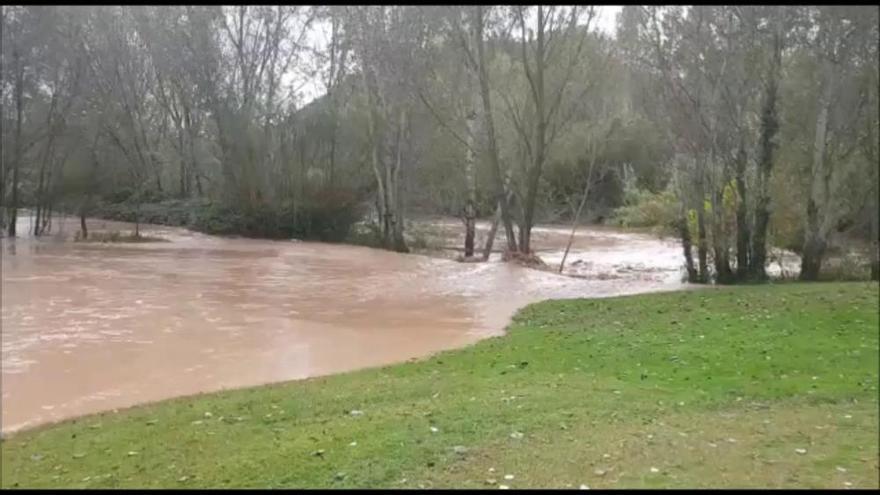 El Cardener, desbordat, inunda les instal·lacions del Golf La Roqueta