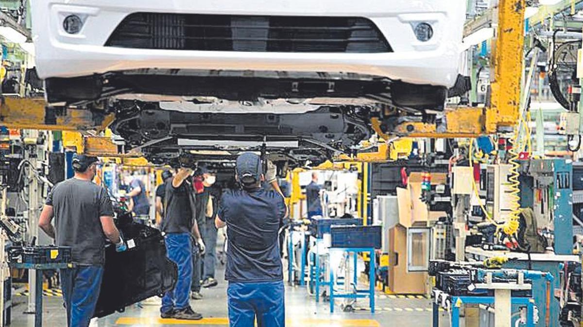 Trabajos en la planta de Ford Almussafes.