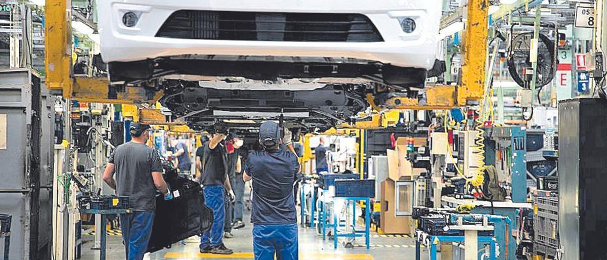 Trabajos en la planta de Ford Almussafes.