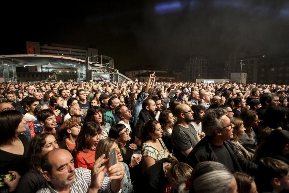 Asistentes a los conciertos de "Ilegales" y "Los Enemigos"