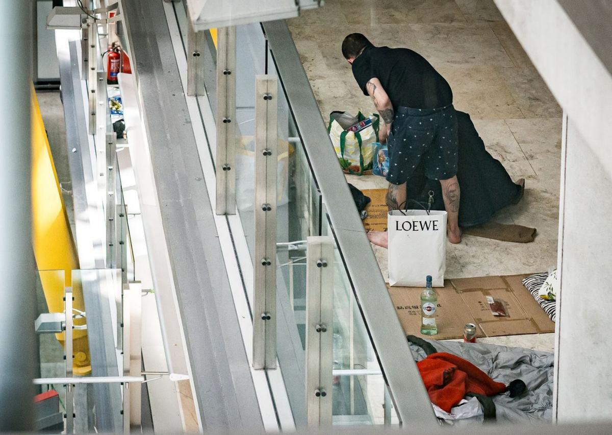 Aena limitarà l’accés a Barajas per evitar els sensesostre Aena limitarà l’accés a Barajas per evitar els sensesostre