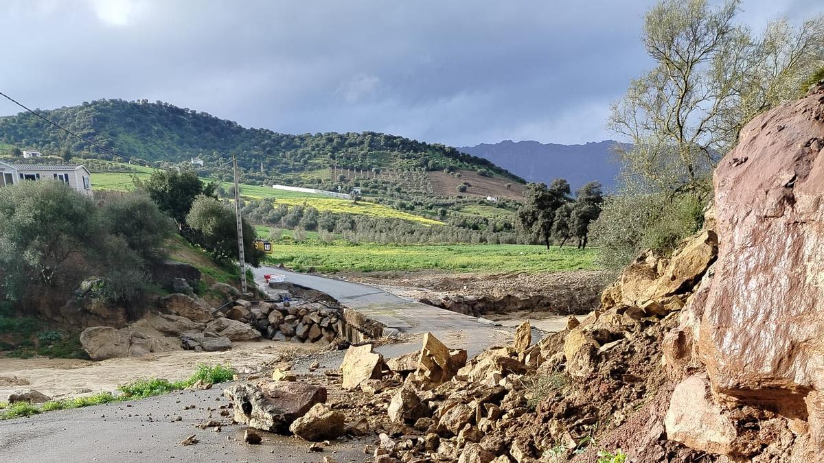 Destrozos en la pedanía de Arroyo Coche