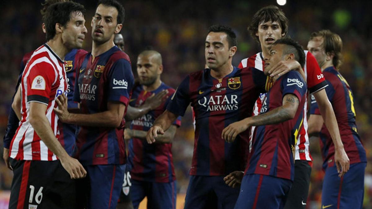 Un momento de la tangana entre el FC Barcelona y el Athletic Club a raíz de la jugada de Neymar en la final de la Copa 2015