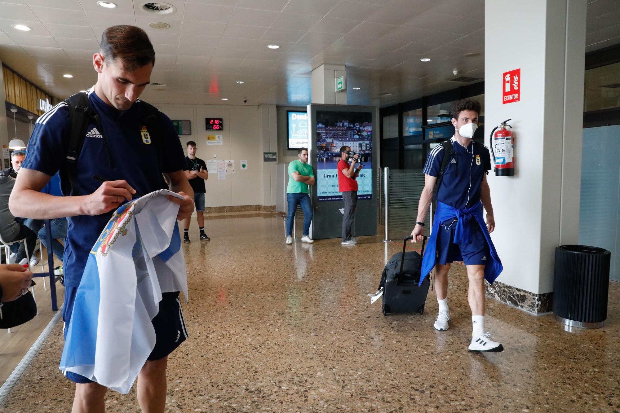 EN IMÁGENES: Así fue la llegada de los jugadores del Real Oviedo tras la derrota ante Las Palmas