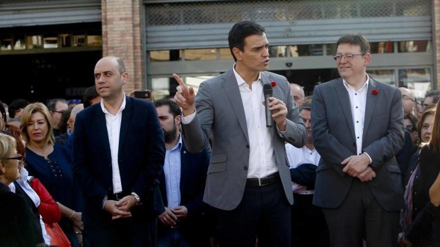 Puig con Sánchez en un acto electoral en Alicante en diciembre
