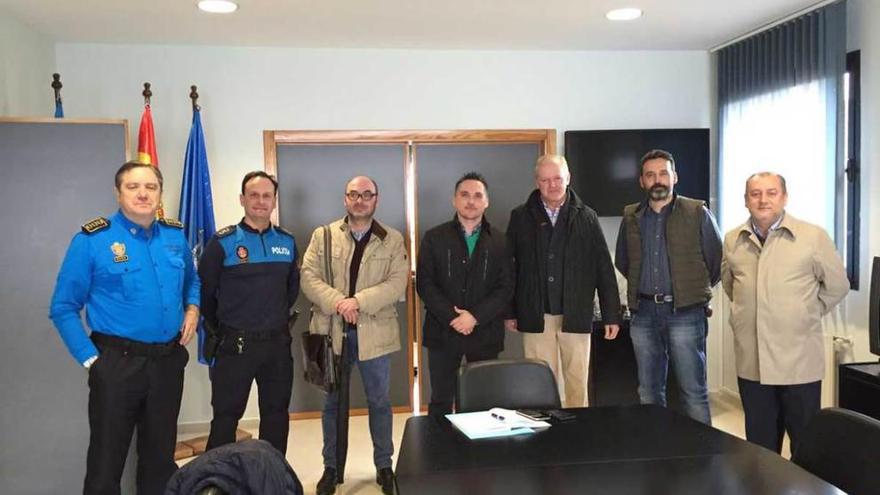 Asistentes a la reunión de ayer en el Ayuntamiento.