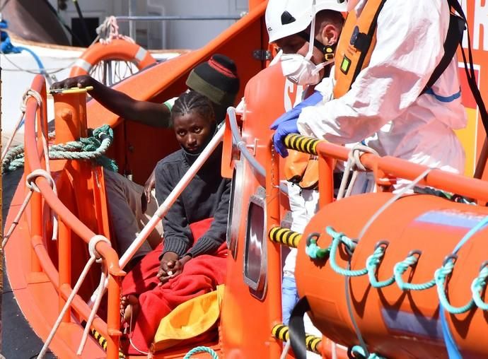 28/02/20 ARGUINEGUIN. MOGÁN. Llegada de migrantes al puerto de Arguineguin después de ser rescatados por un velero. Fotógrafa: YAIZA SOCORRO.  | 28/02/2020 | Fotógrafo: Yaiza Socorro