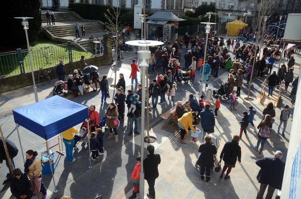 Los pontevedreses llenan la Plaza del Hospital en