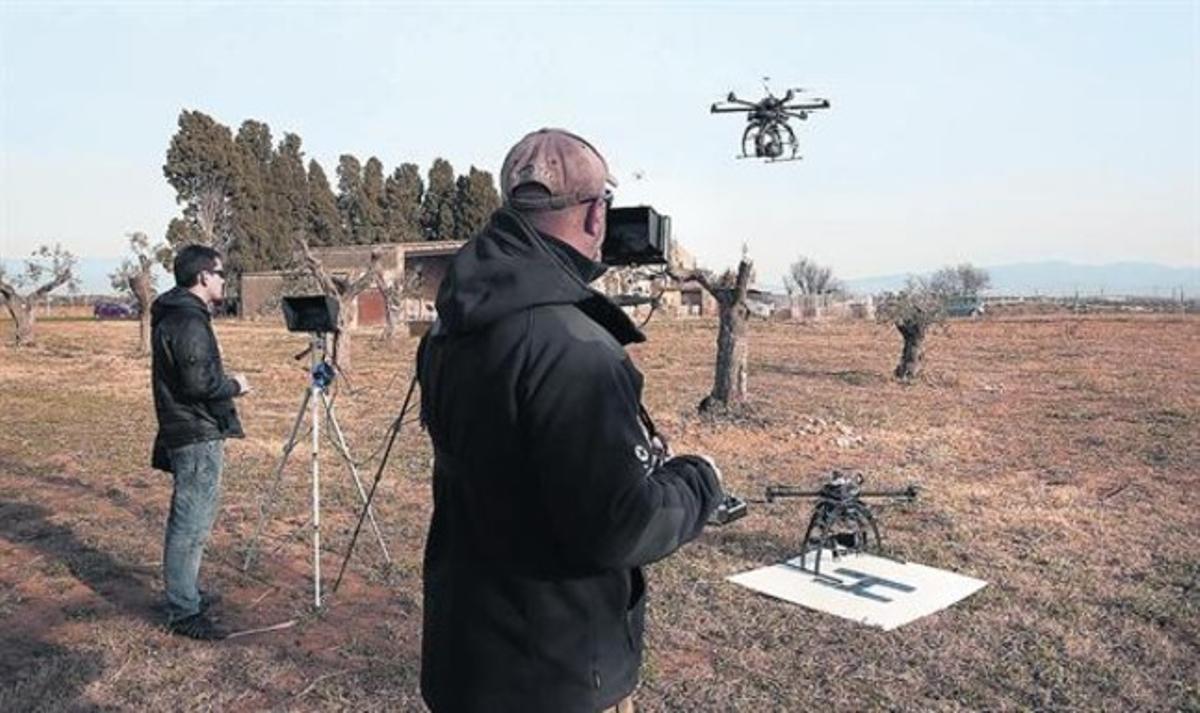 Prova dels ’drones’ que vigilaran finques agrícoles, a Vilamalla, dilluns passat. Prova dels ’drones’ que vigilaran finques agrícoles, a Vilamalla, dilluns passat.