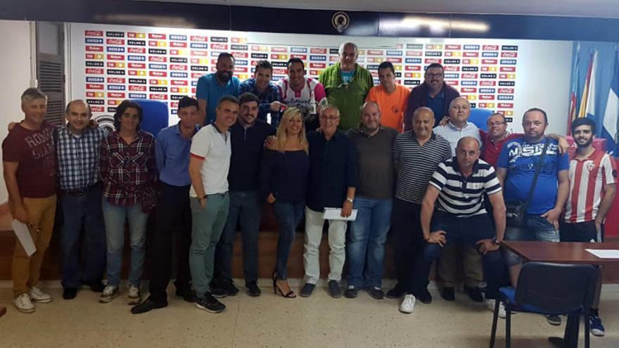 Reunión de las peñas con el presidente Quique Hernández