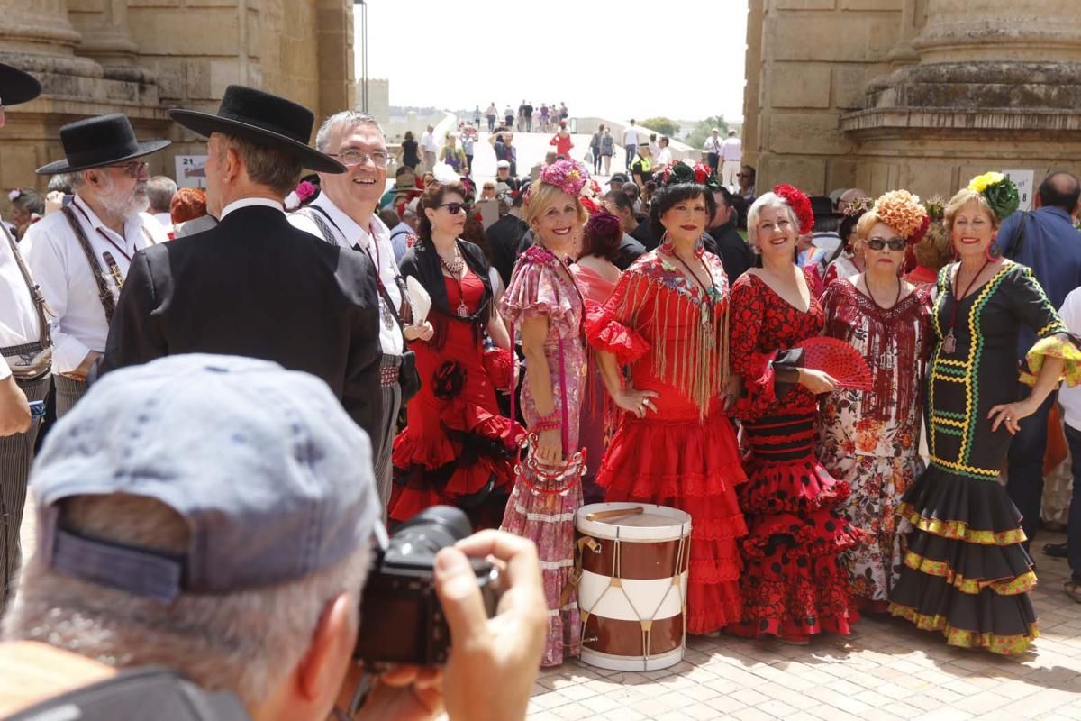 Fotogalería / 24 coros rocieros 'toman' El Arenal