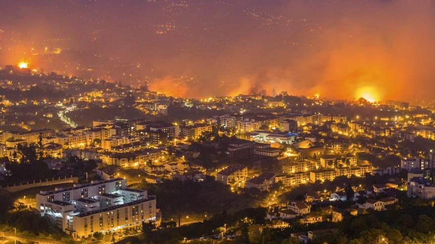 Un devastador incendi causa almenys 3 morts i 300 ferits a l&#039;illa de Madeira
