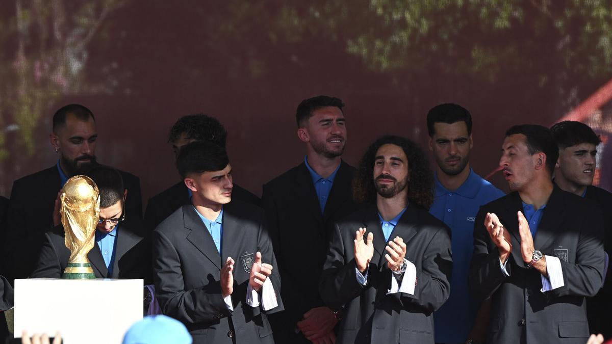 Este es el uniforme de más de 2.000 euros que lleva la selección en su regreso a Madrid