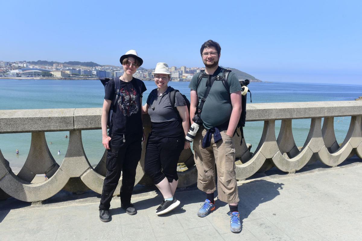 María, Tim y Leo, alemanes que llegan para ver el eclipse