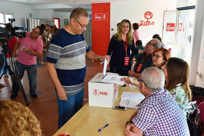 Votantes en las Primarias del Partido Socialista ...