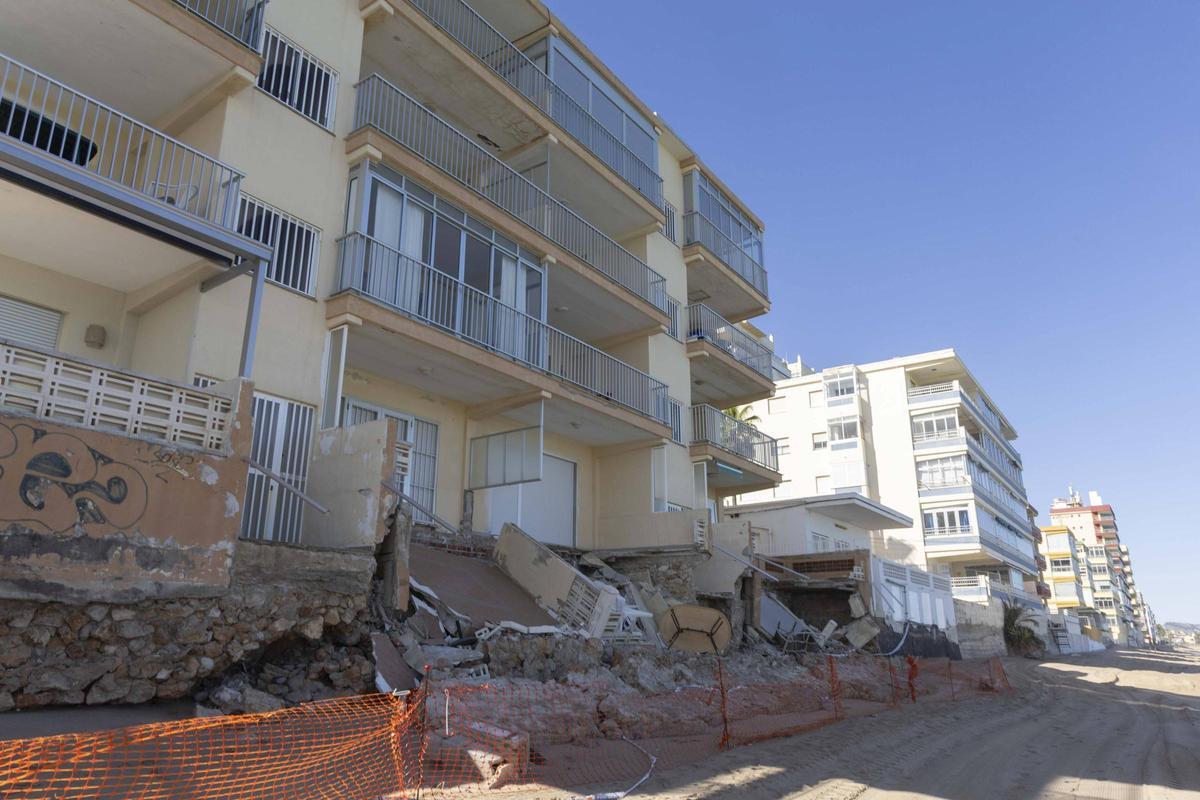 Las terrazas de Tavernes derribadas por el temporal Harry.