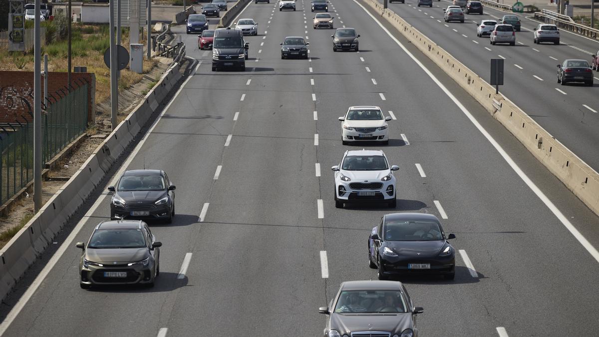 Varios vehículos en la autovía A-4.