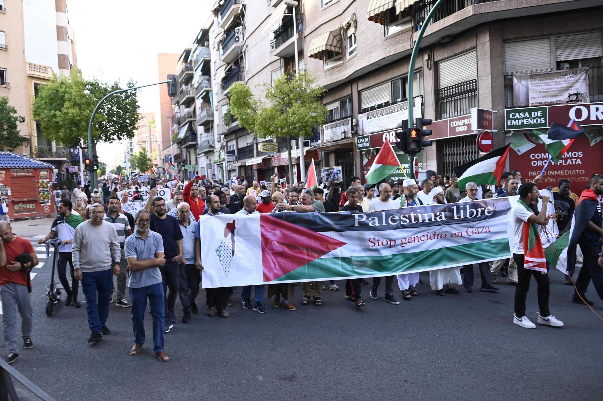 Así ha sido la multitudinaria manifestación para exigir la libertad de Palestina en Elche
