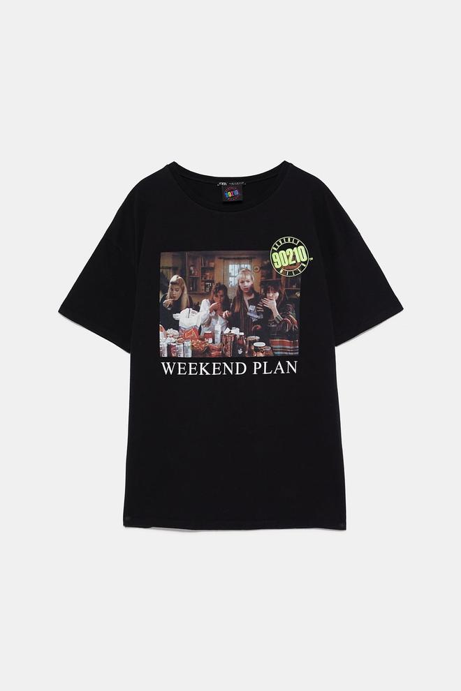 Camiseta de 'Weekend Plan' de 'Sensación de Vivir' en Zara. (Precio: 12, 95 euros)