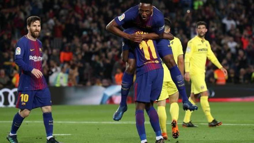 Yerry Mina salta per abraçar-se a Ousmane Dembélé, autor dels dos últims gols.