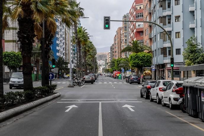 25-03-20 LAS PALMAS DE GRAN CANARIA. CIUDAD. LAS PALMAS DE GRAN CANARIA. Recorrido por la ciudad para vera su desolación.   Fotos: Juan Castro.  | 25/03/2020 | Fotógrafo: Juan Carlos Castro