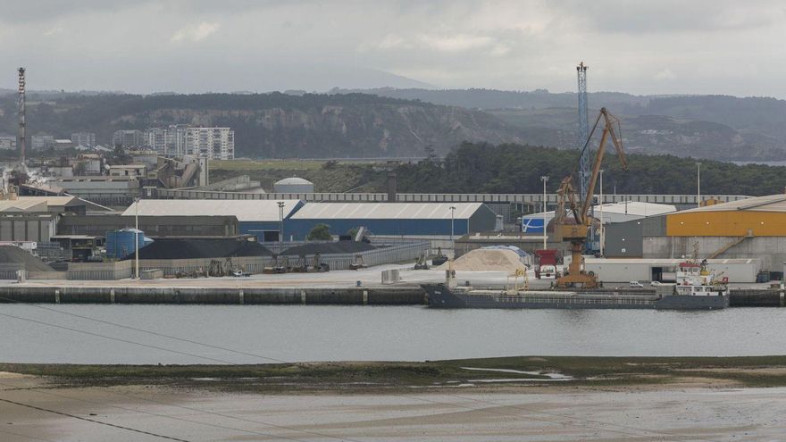 Instalaciones fabriles de Asturiana de Zinc, en San Juan de Nieva.