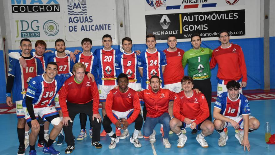 La Fundación Agustinos se mantiene líder tras su victoria ante el Torrevieja (26-22)