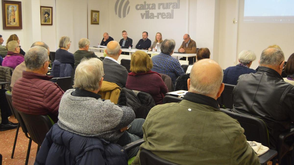 Medio centenar de representantes de asociaciones de vecinos de la Comunitat han participado en la cita en Vila-real.